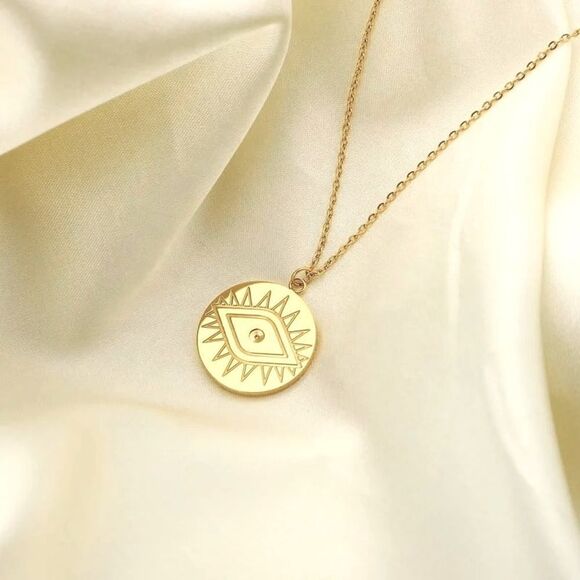 NWOT Gold Evil Eye Gold Plated , Round Pendant Adjustable Necklace - Picture 2 of 6